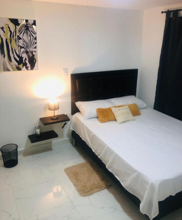 Habitacion Privada Hostel 790 Меделин Екстериор снимка